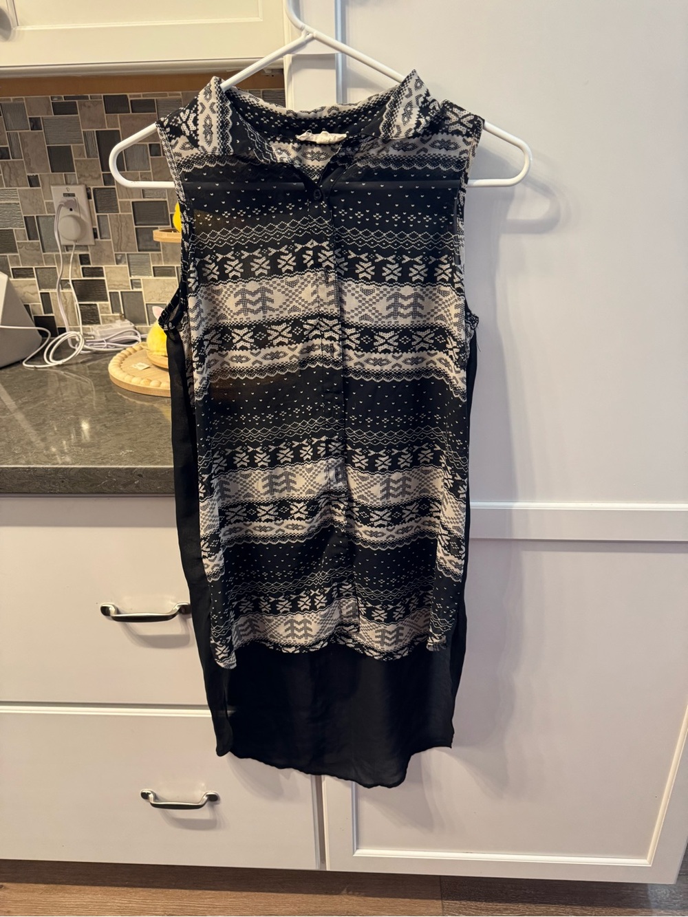 Sleeveless Black & White Patterned Tunic Top